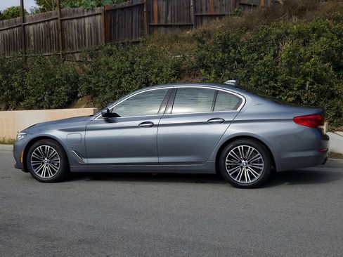 Used 2018 BMW 530e image 28