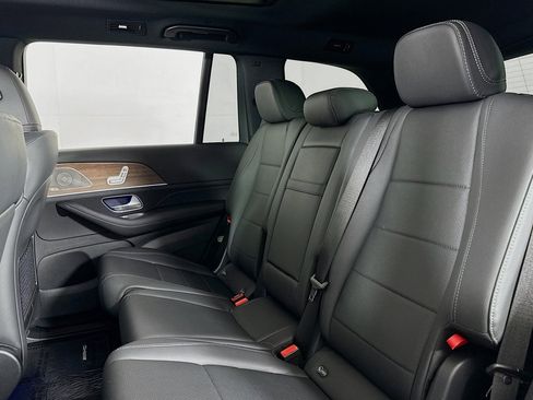 Certified 2025 Mercedes-Benz GLS 450 4MATIC image 8