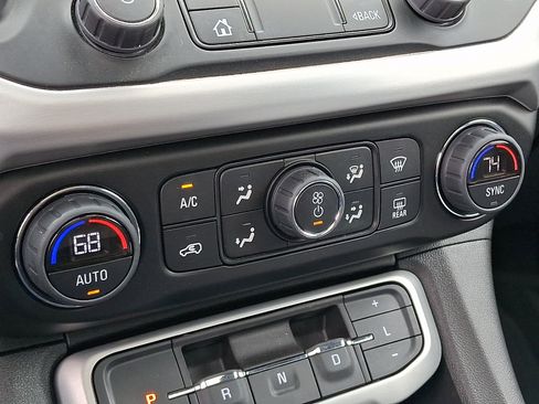 Used 2023 GMC Acadia SLT w/ Preferred Package AWD/4WD image 17