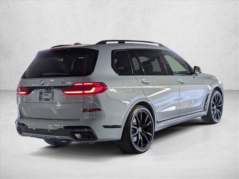 Used 2024 BMW X7 xDrive40i w/ M Sport Package AWD/4WD image 5