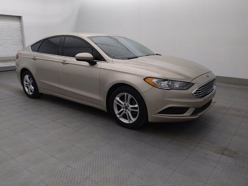 Used 2018 Ford Fusion SE w/ Fusion SE Technology Package FWD image 11