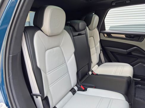 Used 2024 Porsche Cayenne Turbo AWD/4WD image 45