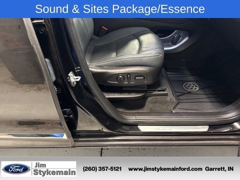 Used 2020 Buick Enclave Essence w/ Sound and Sites Package FWD image 17