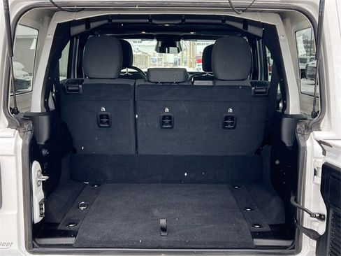 Used 2025 Jeep Wrangler Unlimited Sahara image 35