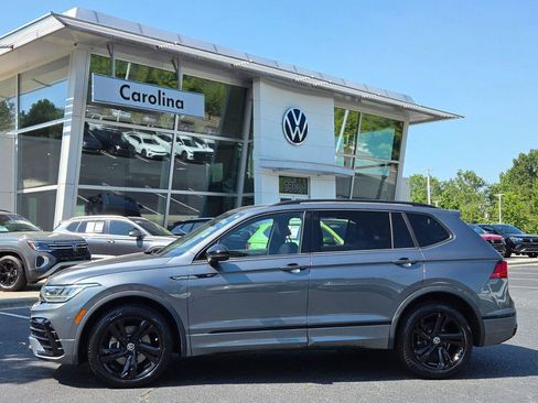 Used 2024 Volkswagen Tiguan SE R-Line FWD image 2
