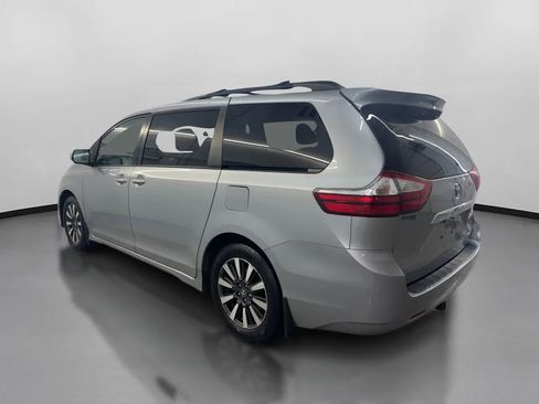 Used 2018 Toyota Sienna Limited Premium image 7