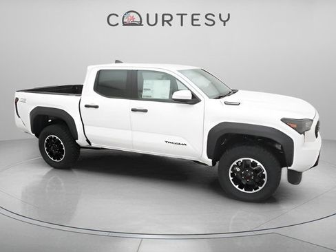 Certified 2025 Toyota Tacoma TRD Off-Road AWD/4WD image 19