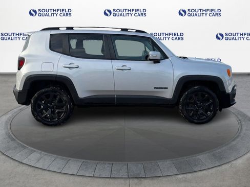 Used 2018 Jeep Renegade Altitude AWD/4WD image 8