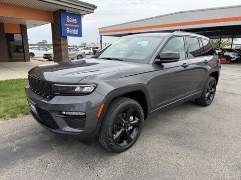 Used 2025 Jeep Grand Cherokee Limited w/ Black Appearance Package AWD/4WD image 39