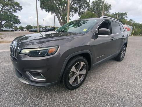 Used 2019 Jeep Cherokee Limited FWD image 9