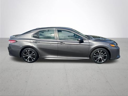Used 2020 Toyota Camry SE w/ Carpet Mat Package FWD image 6