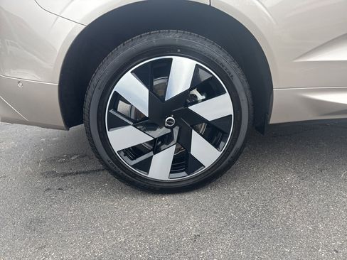 Used 2025 Volvo XC60 T8 Plus w/ Protection Package Premier image 2