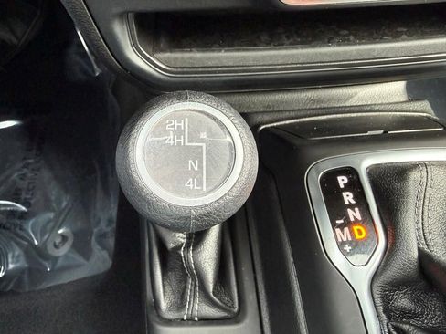 Used 2025 Jeep Wrangler Unlimited Sahara AWD/4WD image 27