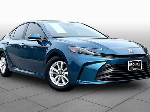 Used 2025 Toyota Camry LE w/ Convenience Package FWD image 3