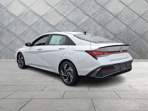 Certified 2025 Hyundai Elantra Sport image 5