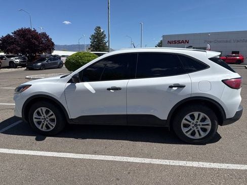 Used 2022 Ford Escape S image 11