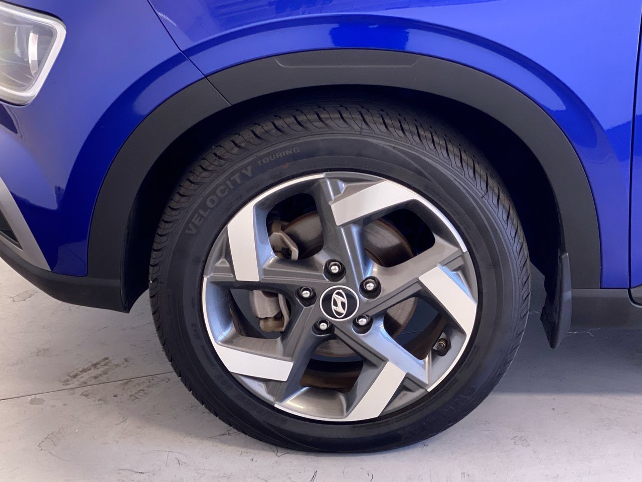 Used 2023 Hyundai Venue Limited FWD image 12