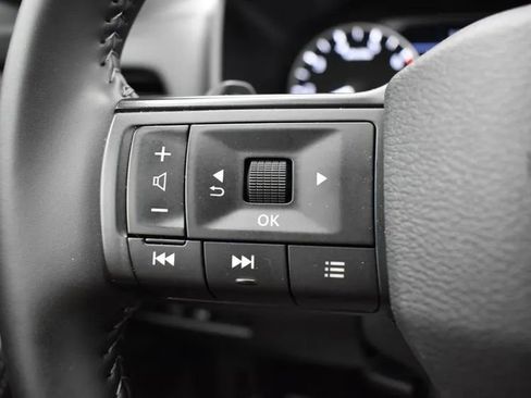 Used 2025 Nissan Rogue SV image 24