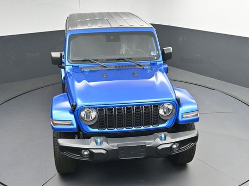 Used 2024 Jeep Wrangler Unlimited w/ Convenience Group AWD/4WD image 29