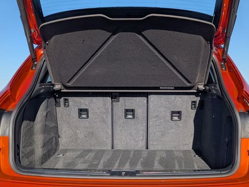 Certified 2024 Porsche Macan image 12