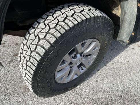 Certified 2018 Toyota Tacoma SR5 image 10