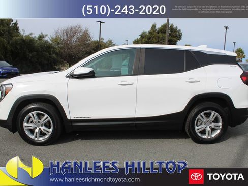 Used 2022 GMC Terrain SLE image 2