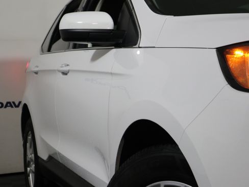 Used 2022 Ford Edge SEL AWD/4WD image 3