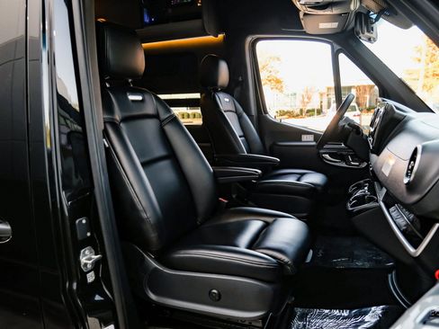 Used 2022 Mercedes-Benz Sprinter 3500 image 48