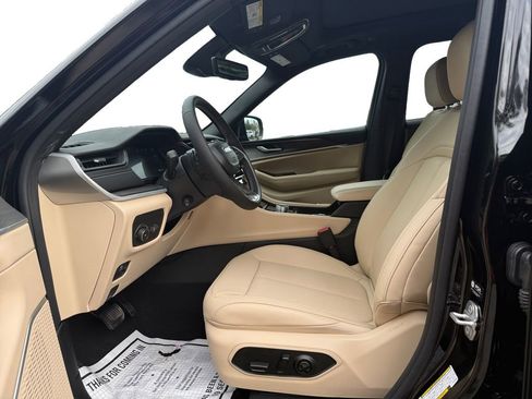 New 2026 Jeep Grand Cherokee Limited w/ Luxury Tech Group II RWD image 9