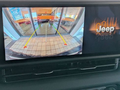 Used 2025 Jeep Wrangler Unlimited Rubicon w/ Convenience Group image 18