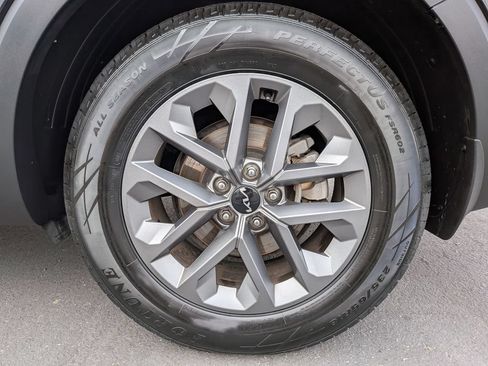 Used 2023 Kia Telluride LX FWD image 11