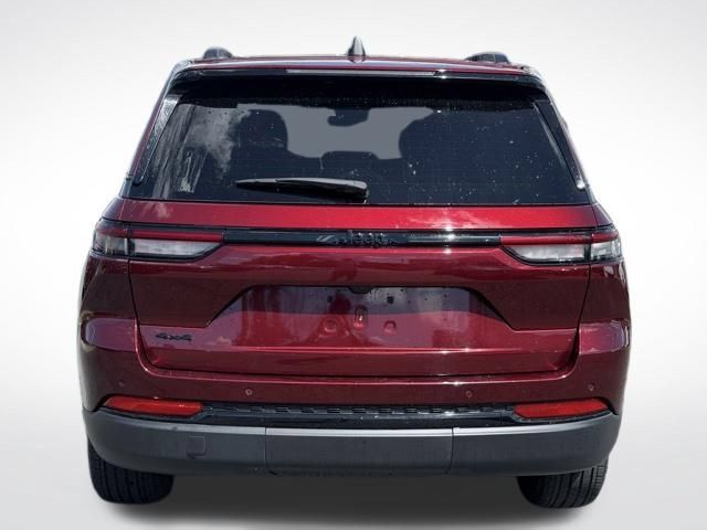 Certified 2025 Jeep Grand Cherokee Altitude AWD/4WD image 7