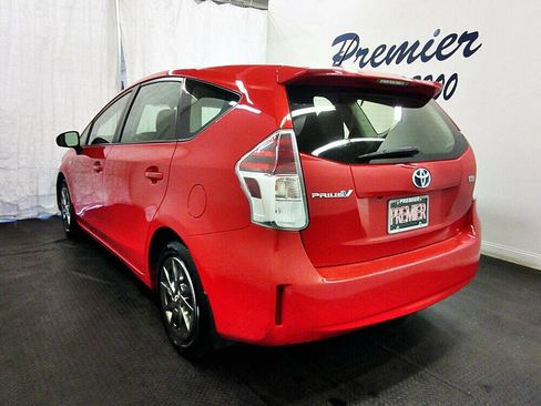 Used 2017 Toyota Prius V Three image 4