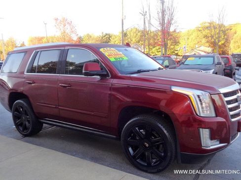 Used 2018 Cadillac Escalade Premium Luxury image 2
