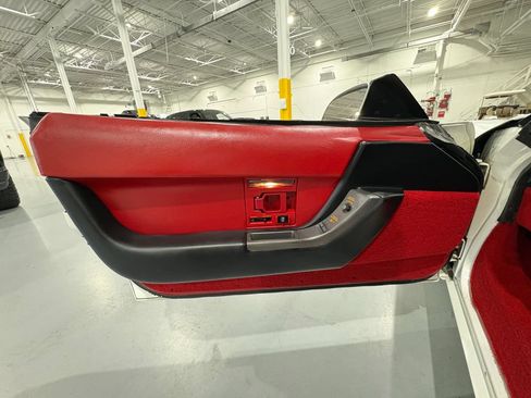 Used 1991 Chevrolet Corvette Convertible RWD image 32