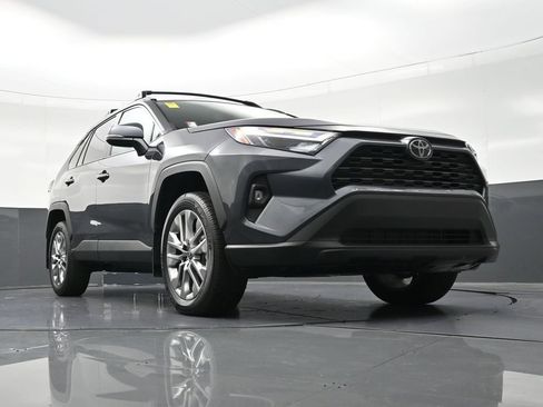 Used 2025 Toyota RAV4 XLE Premium image 30