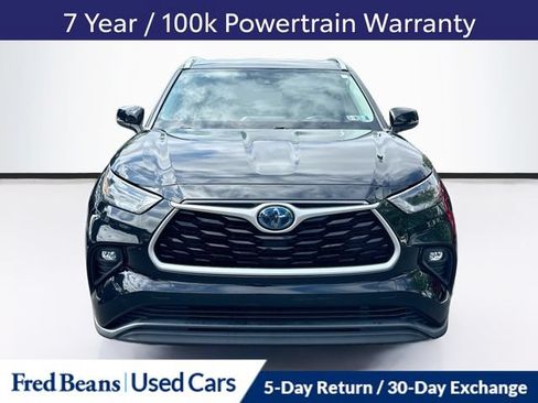 Used 2021 Toyota Highlander XLE AWD/4WD image 2