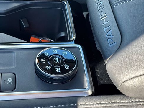 New 2025 Nissan Pathfinder SV image 32