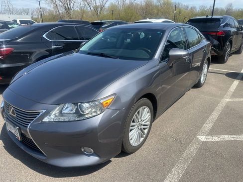 Used 2013 Lexus ES 350 w/ Luxury Pkg FWD image 2