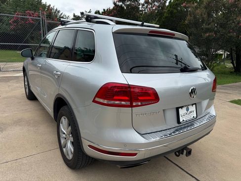 Used 2016 Volkswagen Touareg Sport AWD/4WD image 8