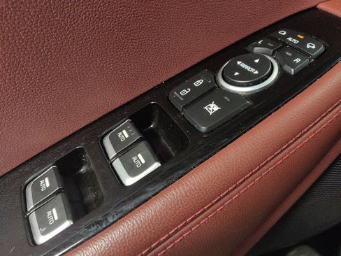 Used 2018 Kia Sorento SX image 27