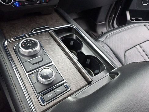 Used 2021 Ford Expedition Limited image 19