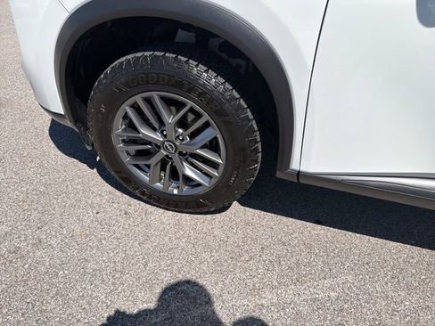 Used 2024 Nissan Rogue S image 37