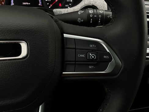 Used 2025 Jeep Compass Latitude image 35