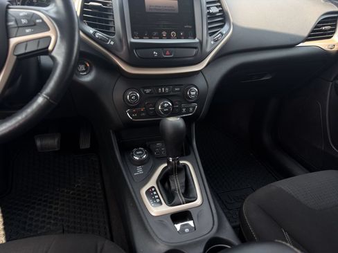 Used 2016 Jeep Cherokee Latitude w/ Comfort/Convenience Group AWD/4WD image 15