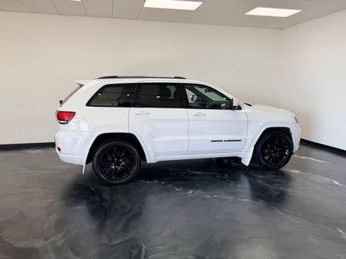 Used 2020 Jeep Grand Cherokee Altitude AWD/4WD image 23