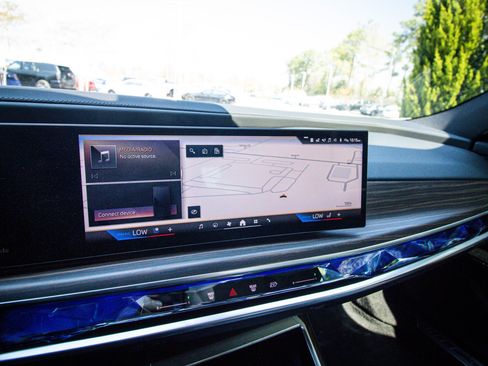 Used 2026 BMW 760i xDrive w/ Executive Package AWD/4WD image 23