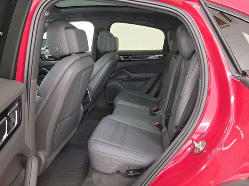 Certified 2023 Porsche Cayenne Coupe image 13