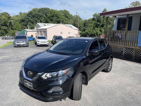 Used 2020 Nissan Rogue Sport S FWD image 3