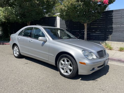Used 2003 Mercedes-Benz C 320 Sedan image 2